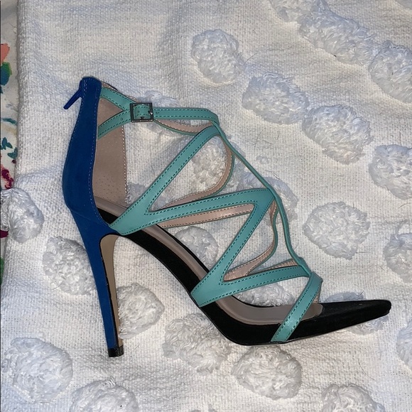 Beautiful Aldo multi color heels - Picture 2 of 5